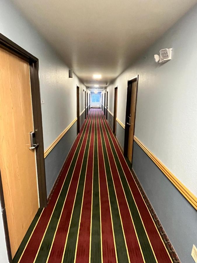 Garnett Hotel & Rv Park Bagian luar foto