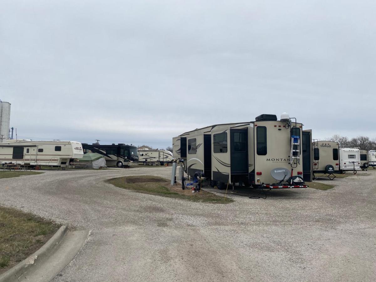 Garnett Hotel & Rv Park Bagian luar foto